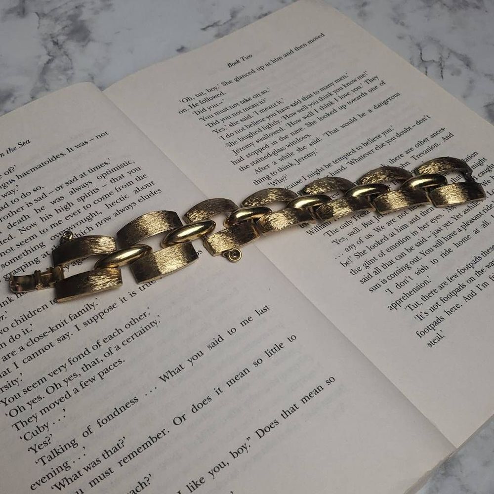 âVintageâMonetâGoldenâBracelet